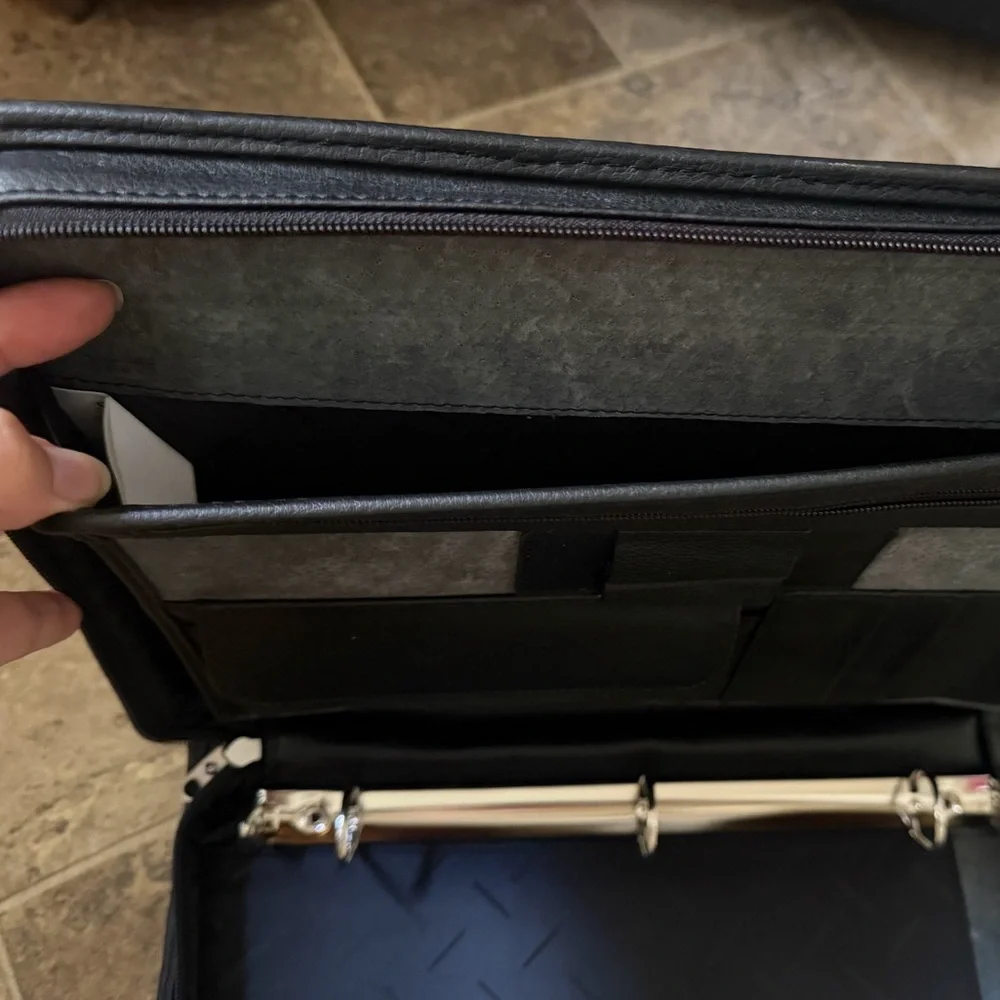 Samsonite Genuine Leather Portfolio Briefcase Binder iPad/laptop File Organizer